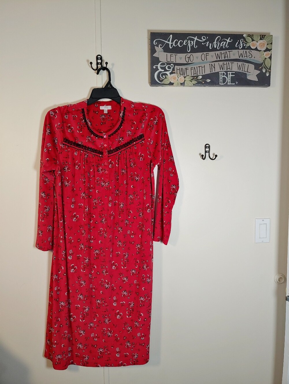 Secret Treasures Red & Black Large (12-14) Soft Long Sleeve Nightgown